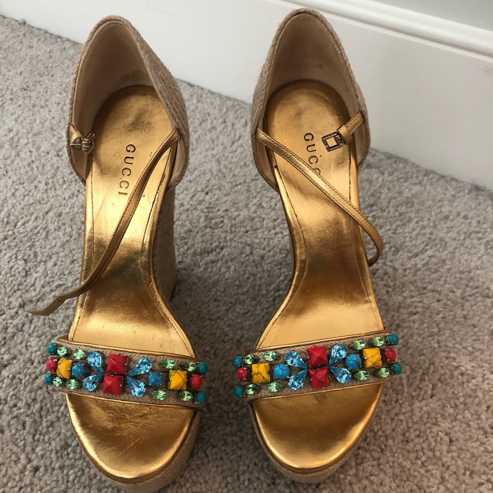 Gucci wedges size 38 . Great condition !